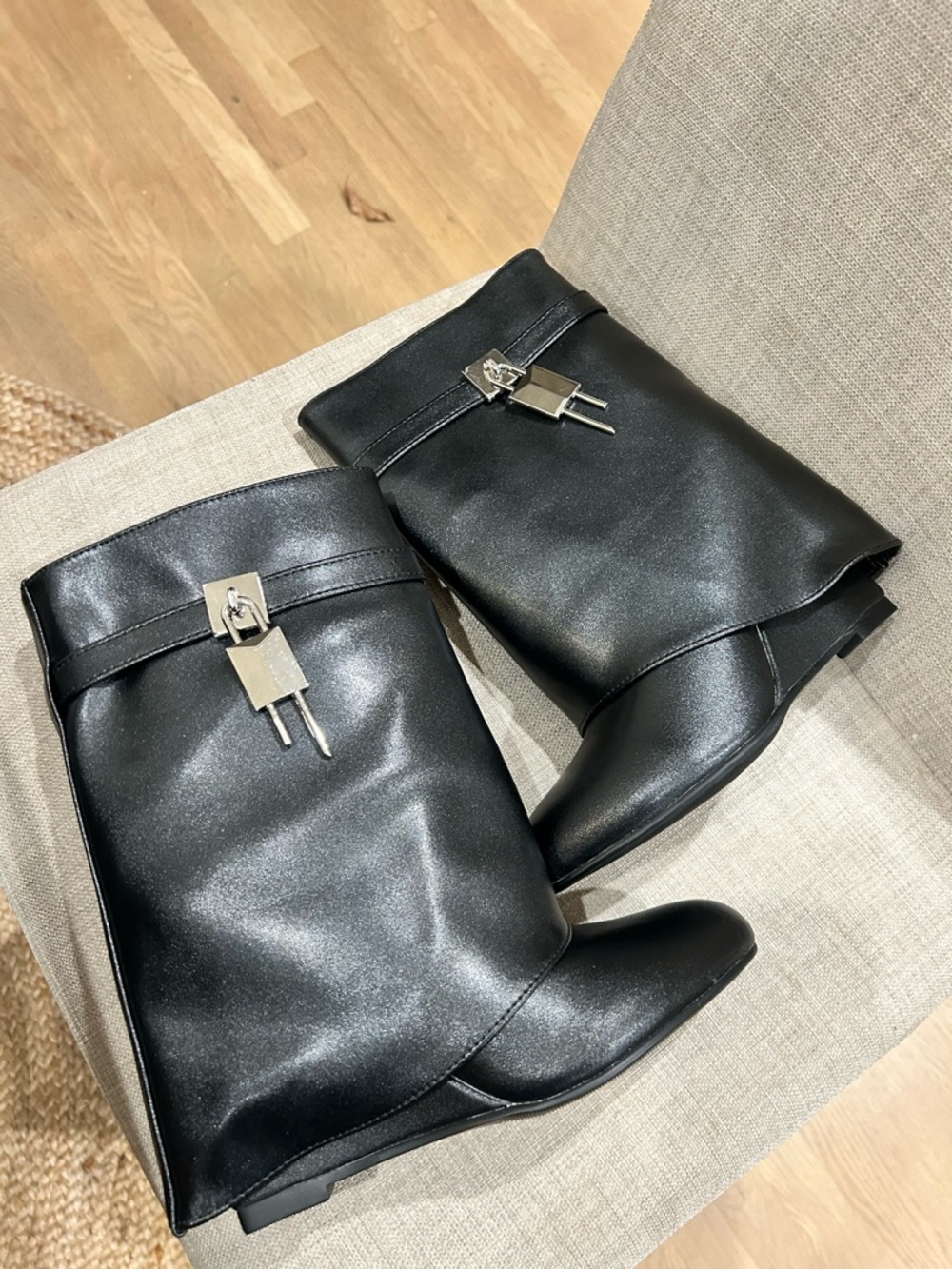 givenchy style shark booties🖤